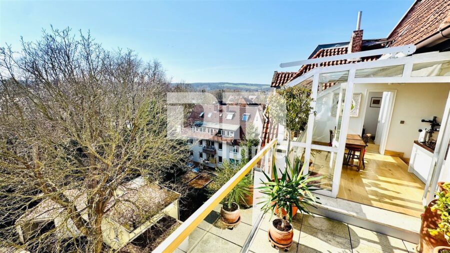 Hochwertige 5-Zi Wohnung in Traumlage mit Balkon in gepflegter Jugendstil-Villa + Panoramablick - Balkon / Panoramablick
